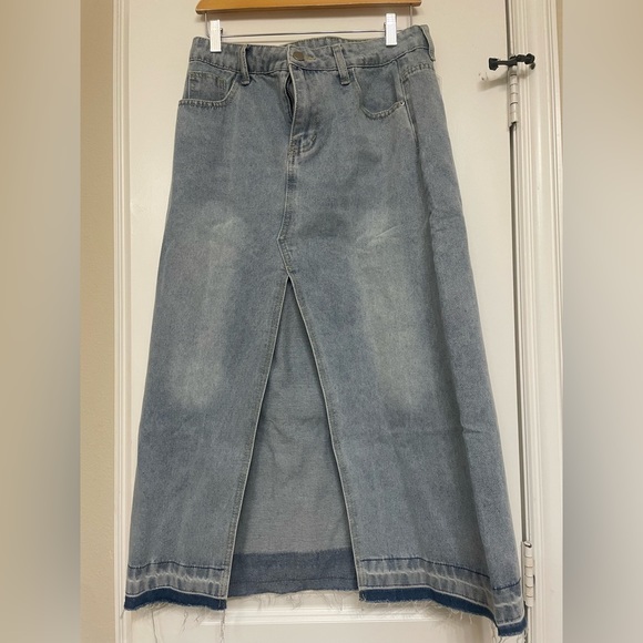 Denim maxi skirt with front slit - Picture 3 of 5